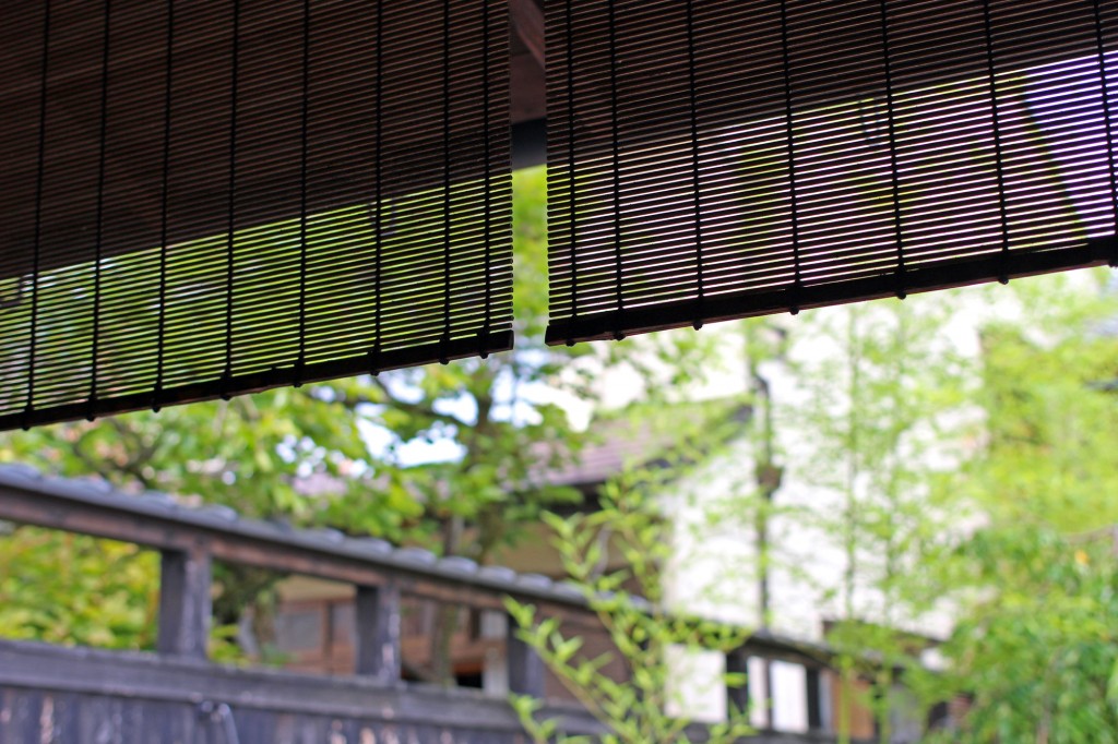 日本の夏の涼しく彩る簾（すだれ）
