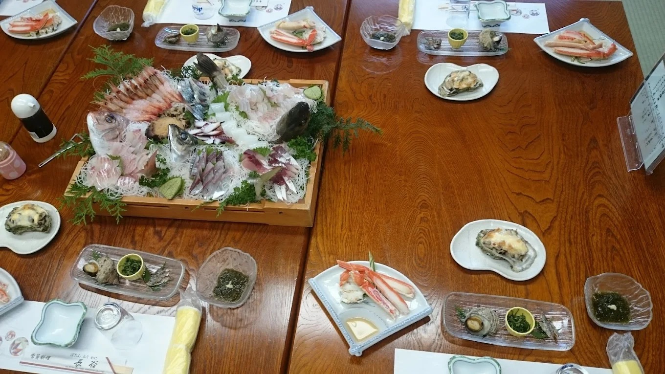 福井の食べきれない料理がすごい・豪華すぎる料理がわかる「漁師の宿 民宿 長谷」の料理写真