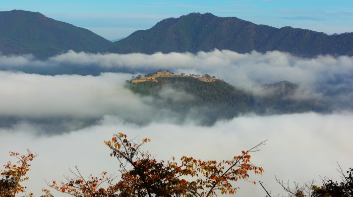 立雲峡から臨む竹田城跡